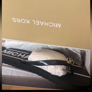 New MICHAEL KORS Women's Flip Flops MK Logo Sandals 10 new in box